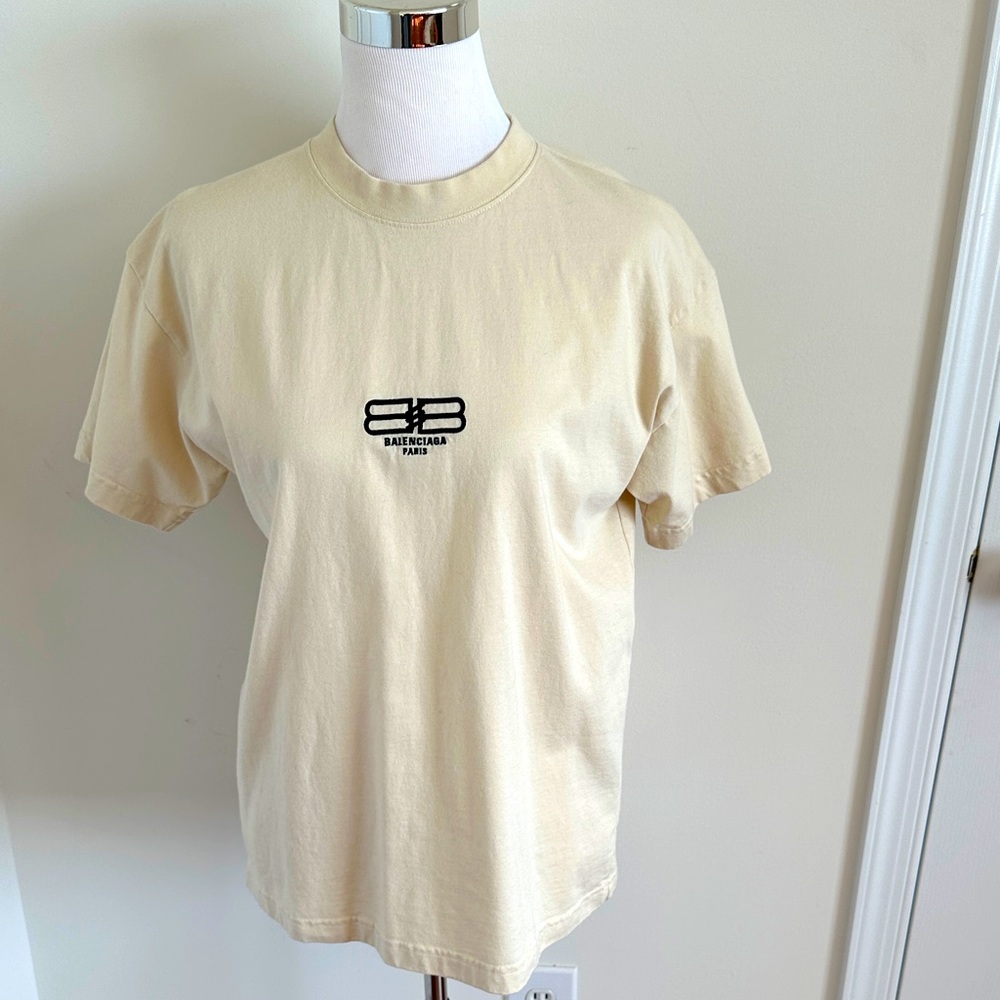 Unisex Balenciaga Cream Short Sleeve Tee. Size XS